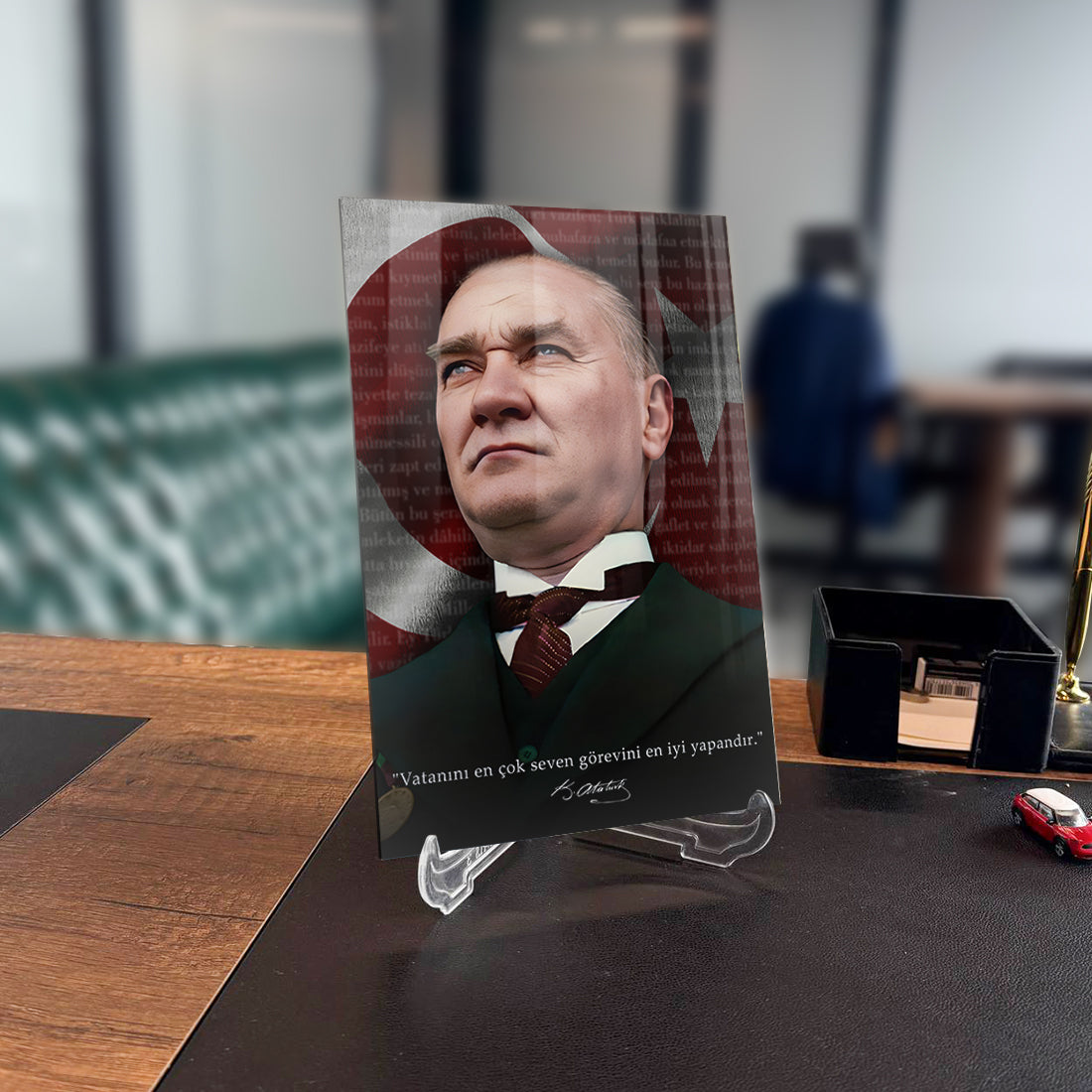 Atatürk 241 Cam Tablo with a portrait of Atatürk and a Turkish flag background, displayed on a desk