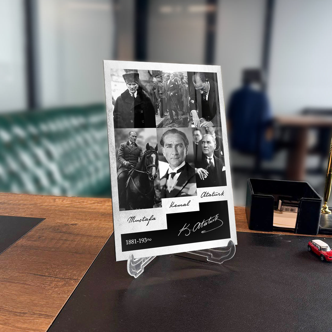 Atatürk 239 Cam Tablo with multiple portraits of Mustafa Kemal Atatürk displayed in a modern office setting.