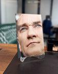 Atatürk 131 Cam Tablo showcasing a detailed UV print on 4mm thick tempered glass, displayed on a stylish desk.