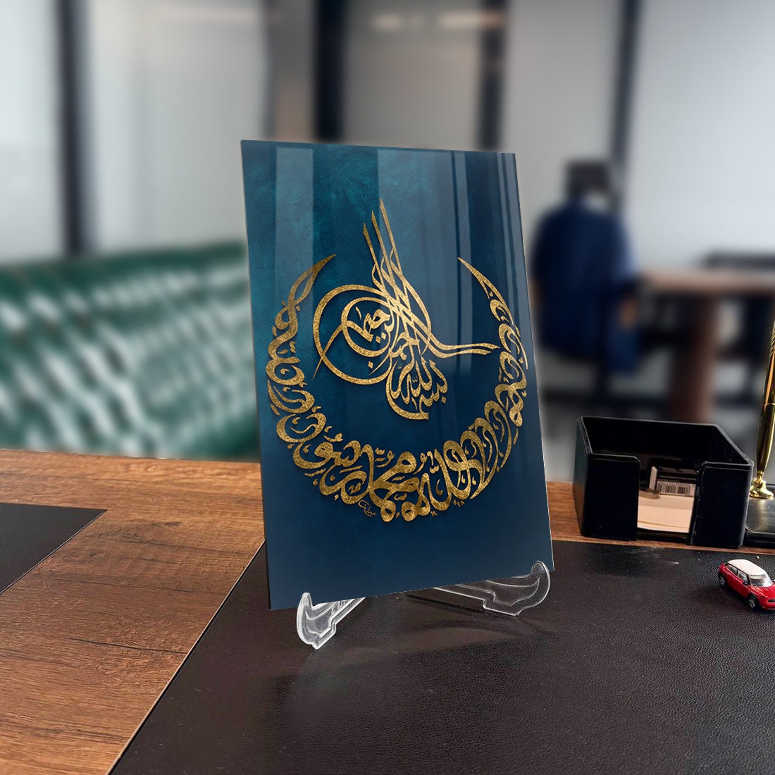 Hilal ve Tuğra Cam Tablo, şık tasarım, kaliteli 4 mm temperli cam, UV baskı ile dekoratif ofis süslemesi.