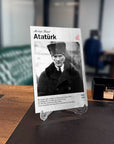 Atatürk cam tablo, 4 mm kalınlığında yüksek kaliteli camdan üretilmiş, modern tasarım ofis dekorasyonu için ideal.