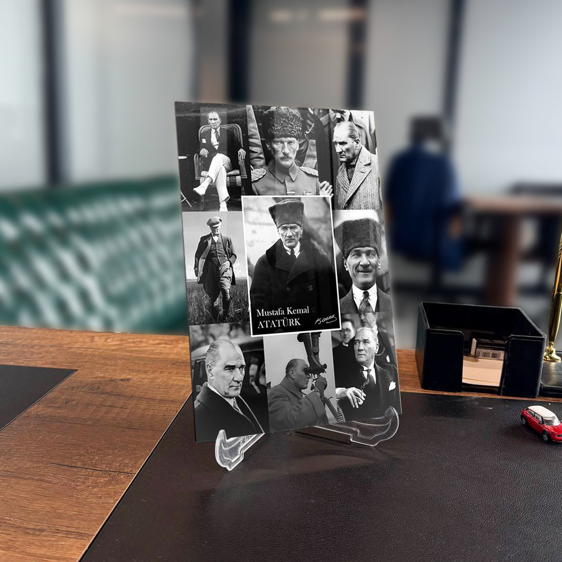 Atatürk 258 Cam Tablo featuring iconic images of Mustafa Kemal Atatürk in a stylish display.