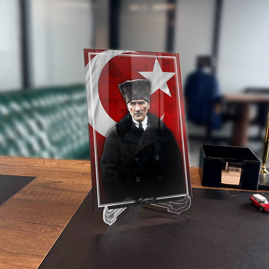 Atatürk 252 Cam Tablo with Turkish flag, high-quality glass art, ideal for home or office decor.
