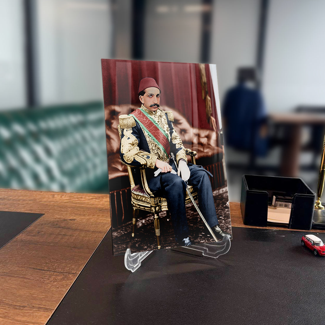 Abdülhamit Han 4 Cam Tablo, şık ofis dekorasyonu için UV baskı ile tasarlanmış yüksek kaliteli cam tablo.