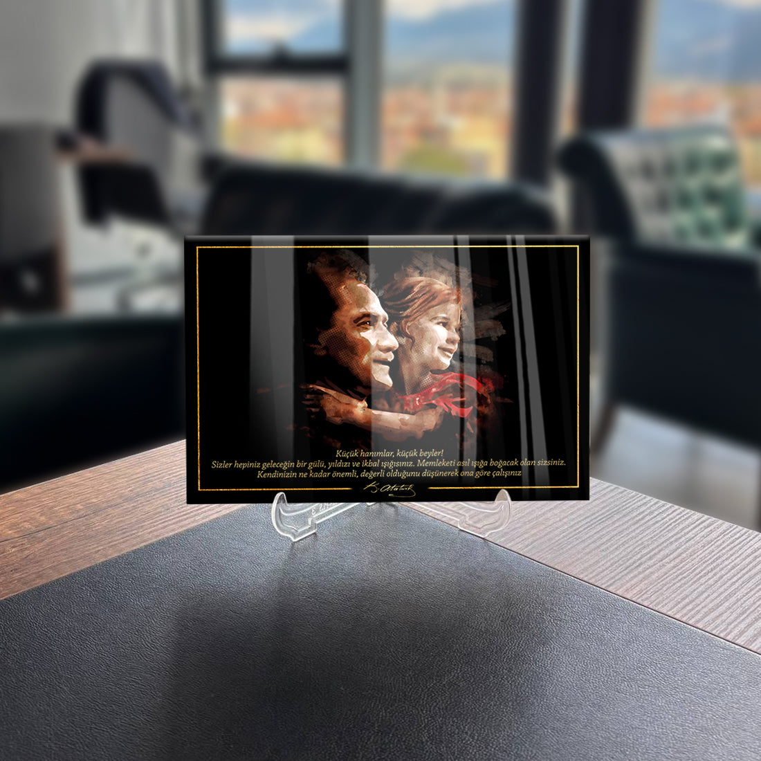 Atatürk 247 Cam Tablo, zarif UV baskı ile tasarlanmış temperli cam üzerindeki sanatsal portreler.