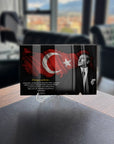 Atatürk 251 Cam Tablo featuring a portrait of Atatürk and Turkish flag design on high-quality glass.