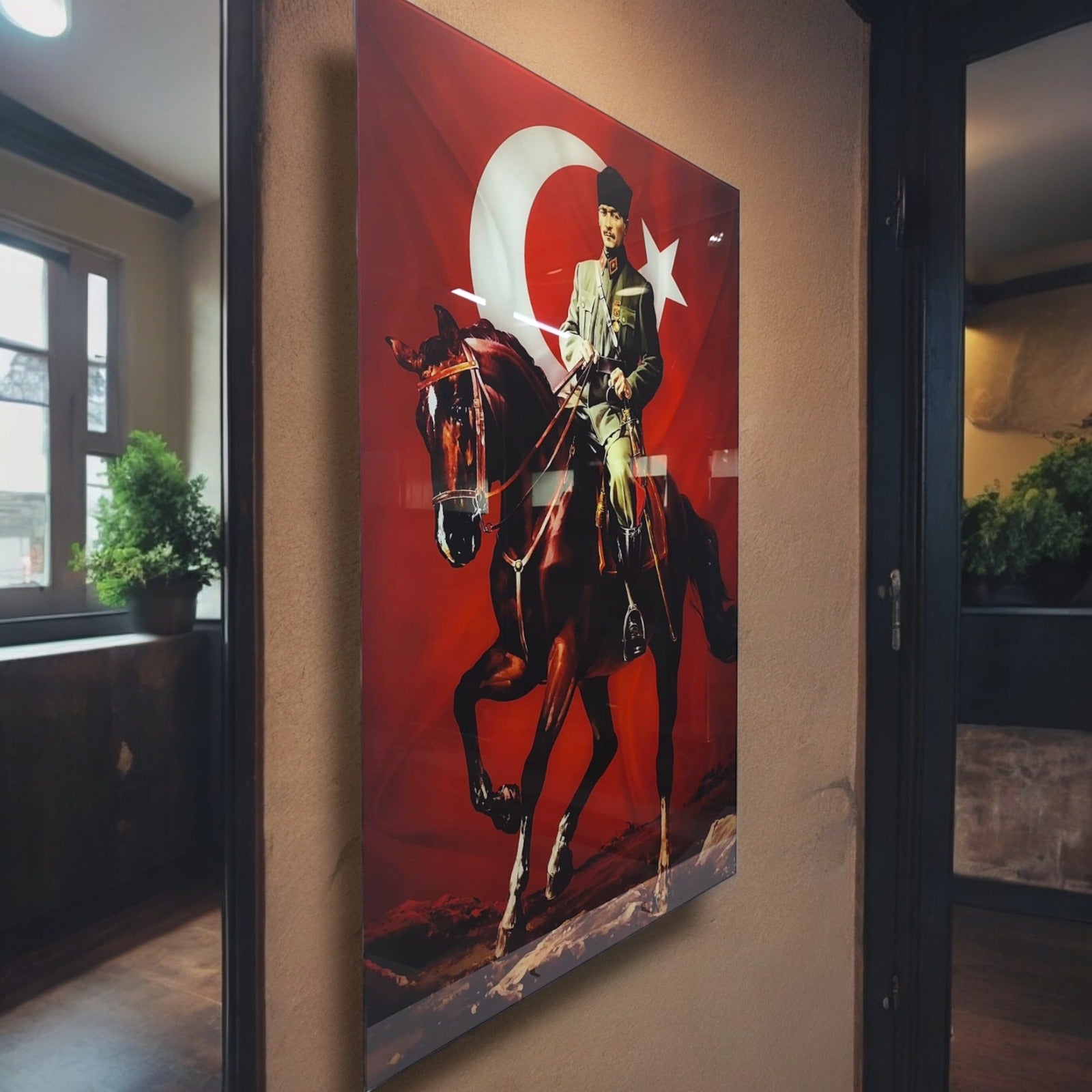Atatürk 88 Cam Tablo, temperli cam, UV baskı ile tasarlanan, Türk bayrağı arka planda, şık ve dayanıklı dekorasyon.