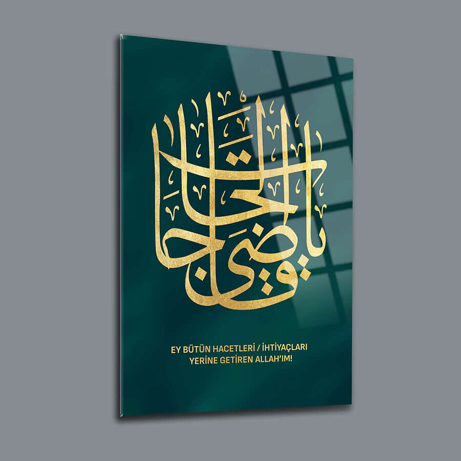 Hacet Duası Cam Tablo with golden calligraphy on green background, 4 mm thick tempered glass from SRD Concept.