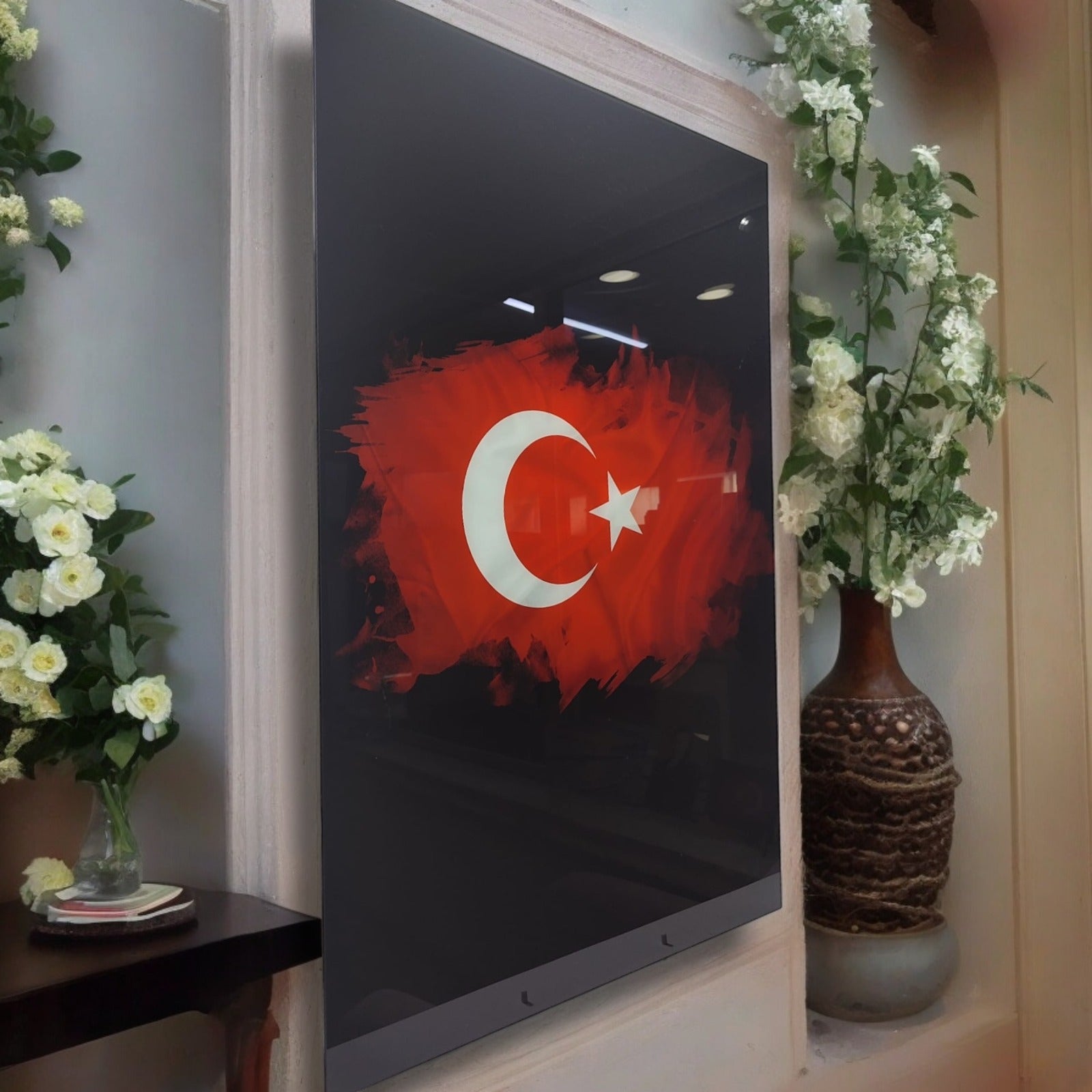 Türk Bayrağı 12 Cam Tablo, modern dekorasyon için şık ve dayanıklı tasarım; UV baskı ile cam yüzeyde.