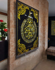 A yet elegant Ayetel Kürsi cam tablo featuring intricate black and yellow calligraphy, enhancing modern interior design.