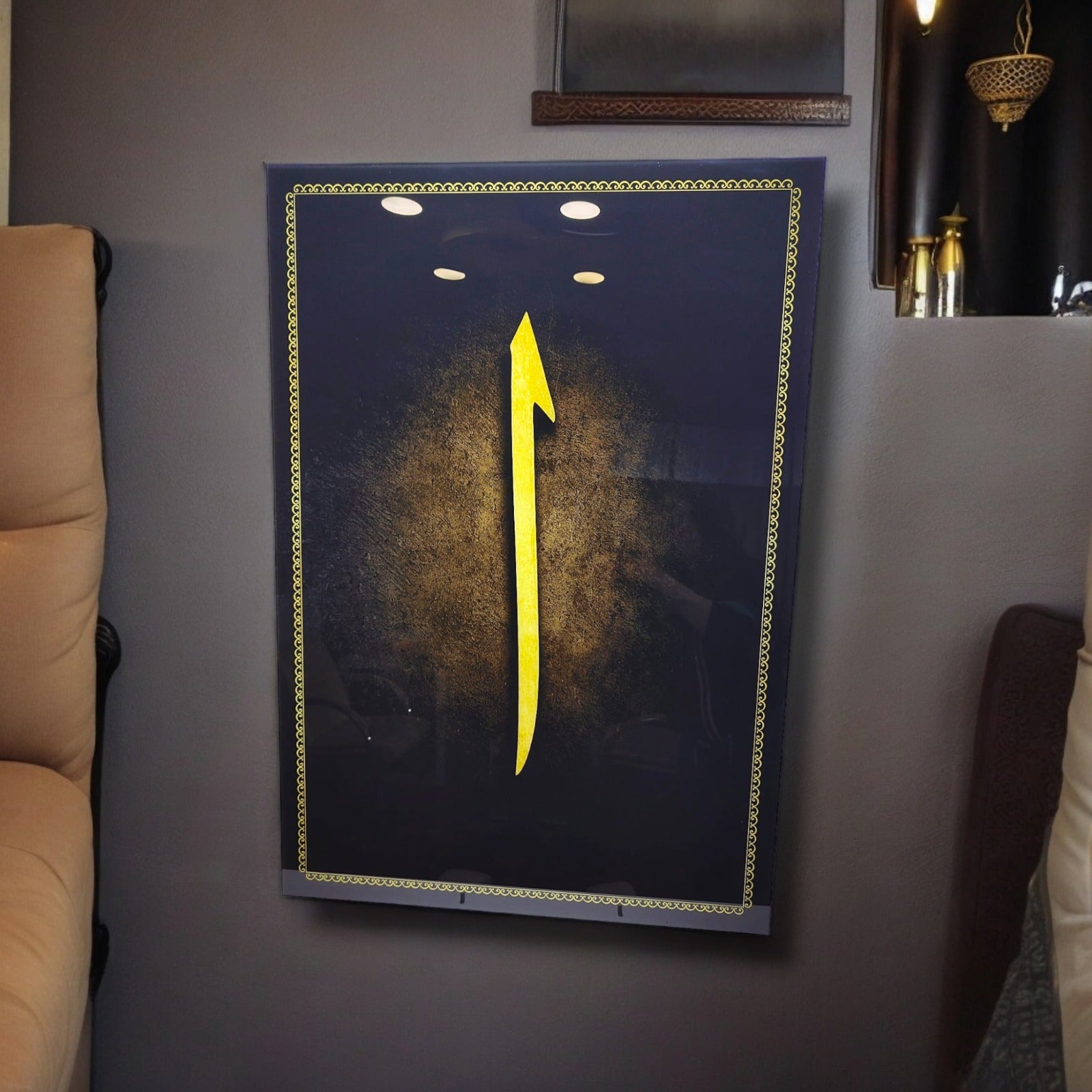 Elif 2 Cam Tablo, contemporary glass wall art with a striking yellow arrow design on a dark background.