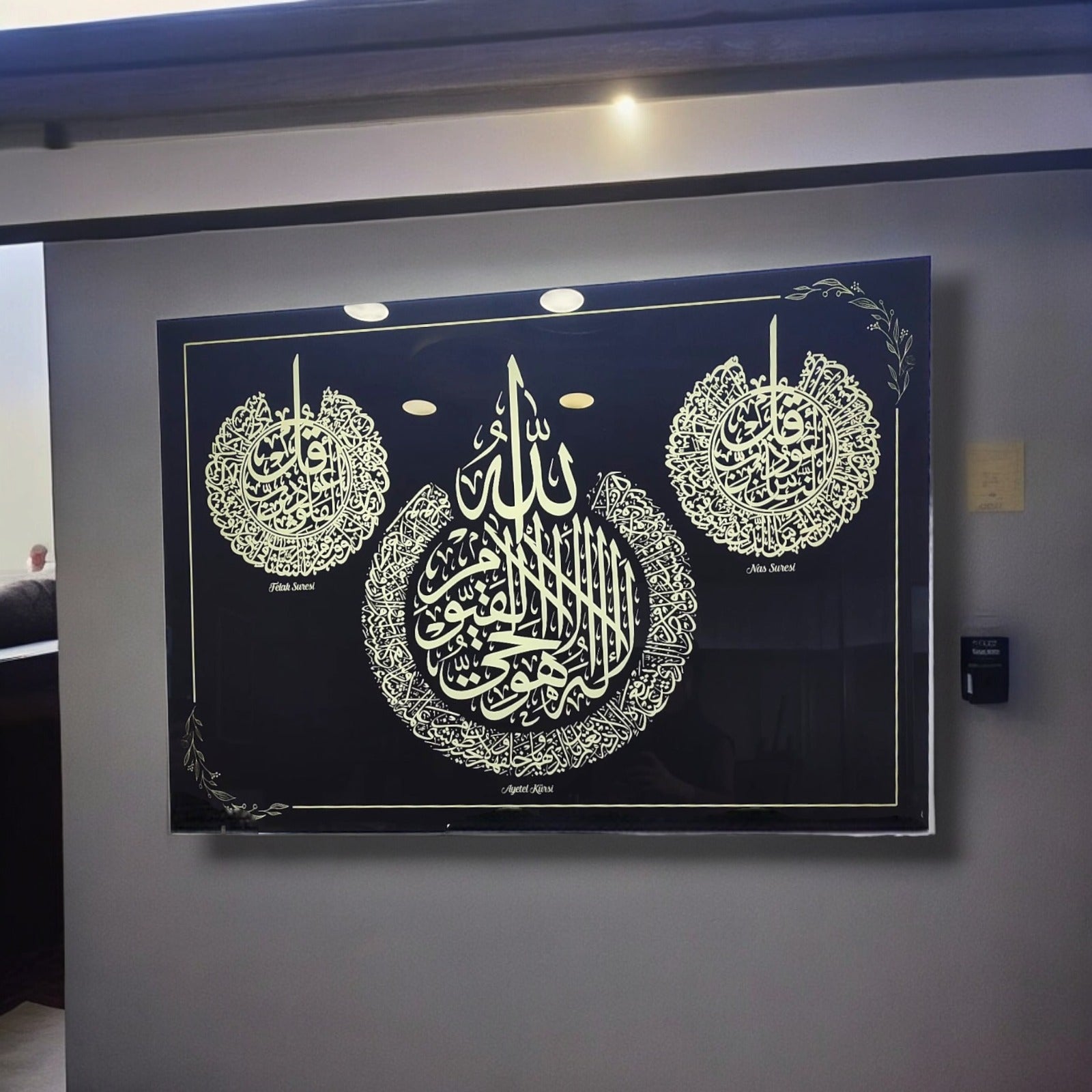 Ayetel Kürsi and Felak Nas art piece on glass, featuring intricate Arabic calligraphy and elegant design.