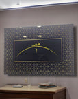 Şık altıgen desenli 3 cam tablo, gold detaylarla modern bir iç mekan dekorasyonu için ideal.
