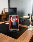 masaüstü cam tablo,masaüstü atatürk tablo,masaüstü hediyelik atatürk.masaüstü tablo,ayaklı masaüstü tablo