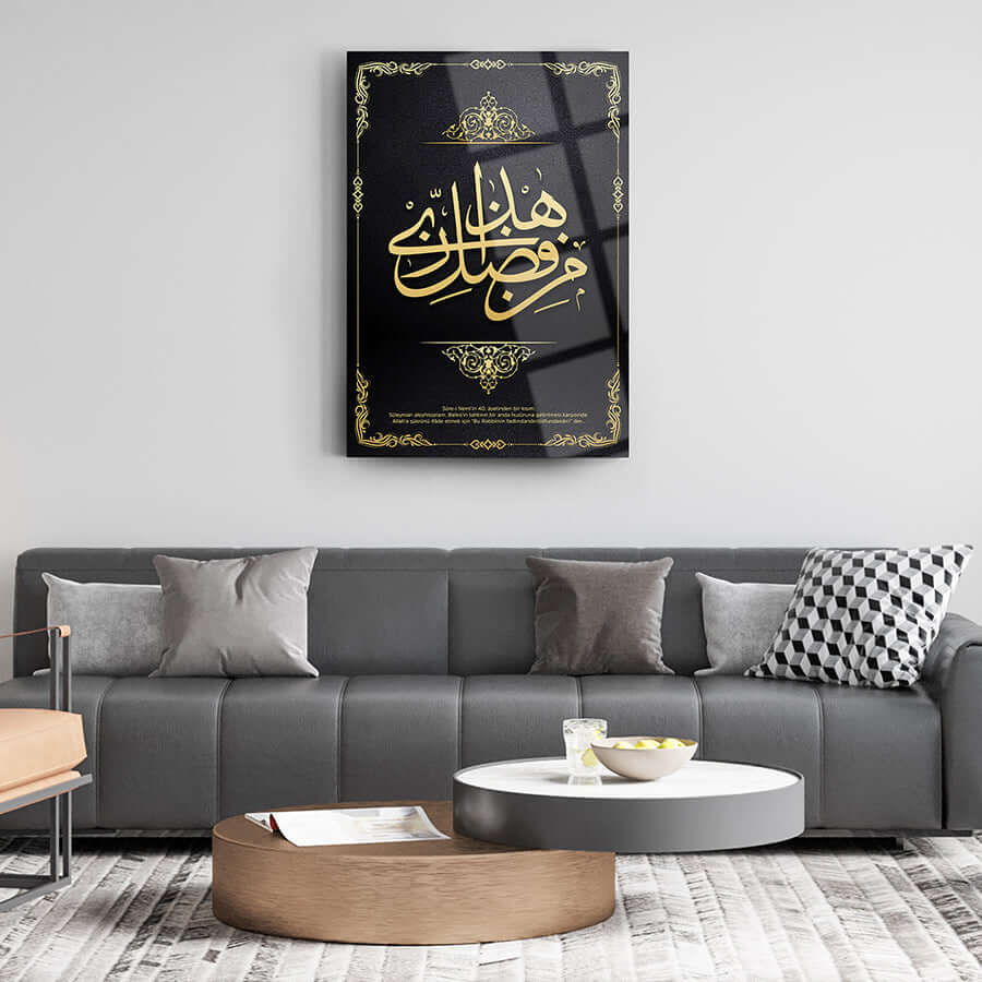 Elegantly designed Neml Suresi 40. Ayet cam tablo displayed in a modern living room setting.