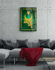 Green Kufi Ayyıldız Cam Tablo artwork on a stylish wall above a modern sofa.