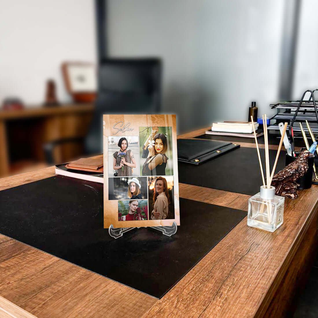 Kişiye özel tasarım cam tablo, modern ofis masasında şık bir dekor unsuru.