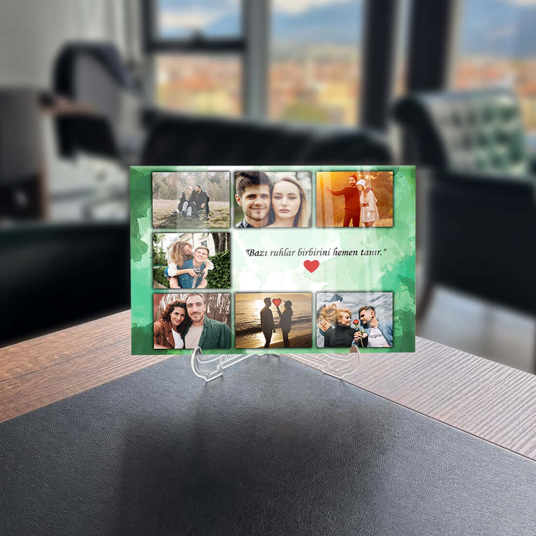 Kişiye özel tasarım cam tablo, kişisel anılar ve fotoğraflar ile özenle hazırlanmıştır.