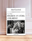 Özelleştirilmiş gazete tasarımı, aile anılarıyla birlikte mutluluğu yansıtan vintage görünüm.