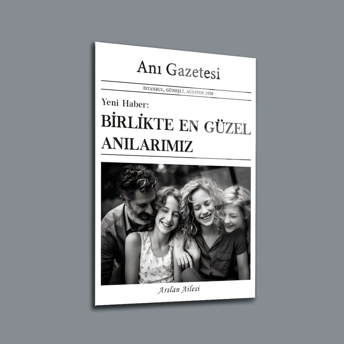Kişiye özel tasarım anı gazetesinde gülümseyen Arslan Ailesi'nin fotoğrafı.