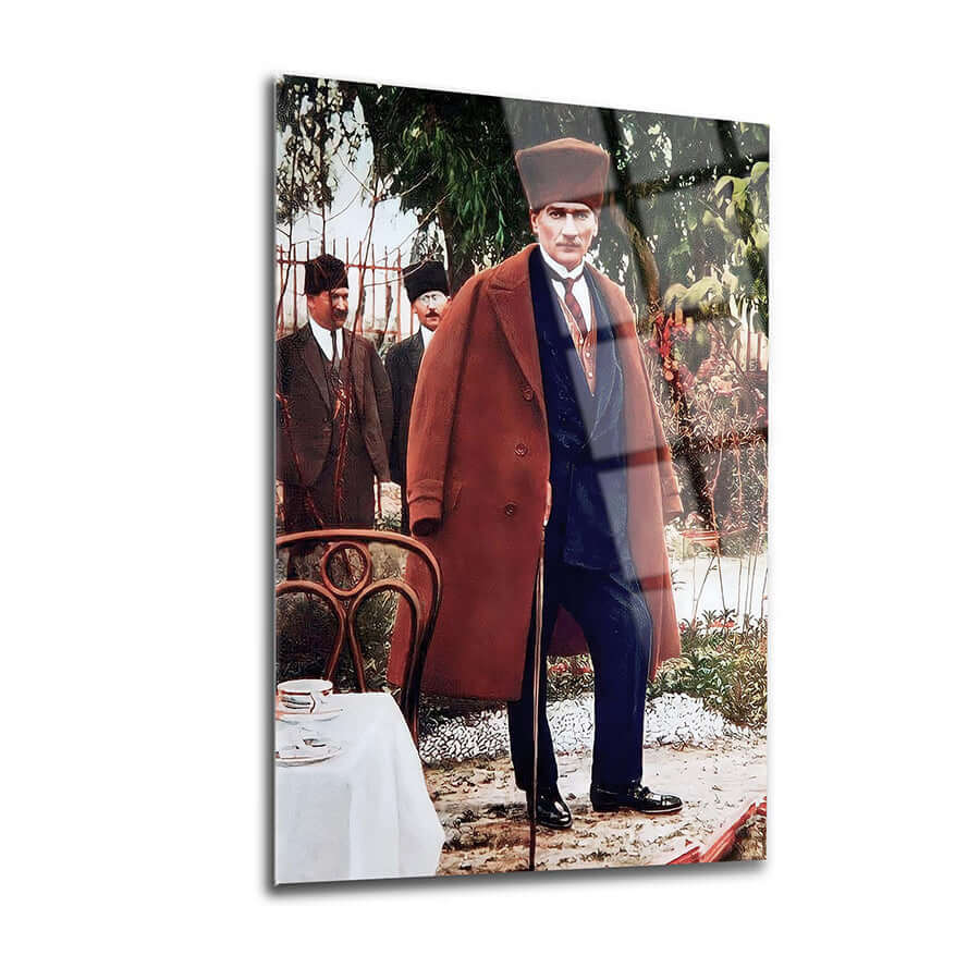 Elegant Atatürk 126 Cam Tablo showcasing a historical image with vibrant detail and UV printing on glass.