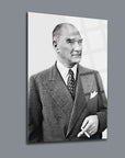 Atatürk 133 Cam Tablo, kaliteli UV baskı ile tasarlanmış zarif cam tablo, modern dekorasyon için ideal.