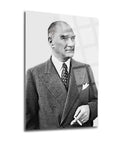 Atatürk 133 Cam Tablo, yüksek kaliteli temperli camda zarif bir tasarım, modern iç mekan dekorasyonu için ideal.