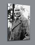 Atatürk 140 Cam Tablo, şık tasarım ve yüksek kaliteli cam malzeme ile modern iç mekanlar için ideal seçenek.