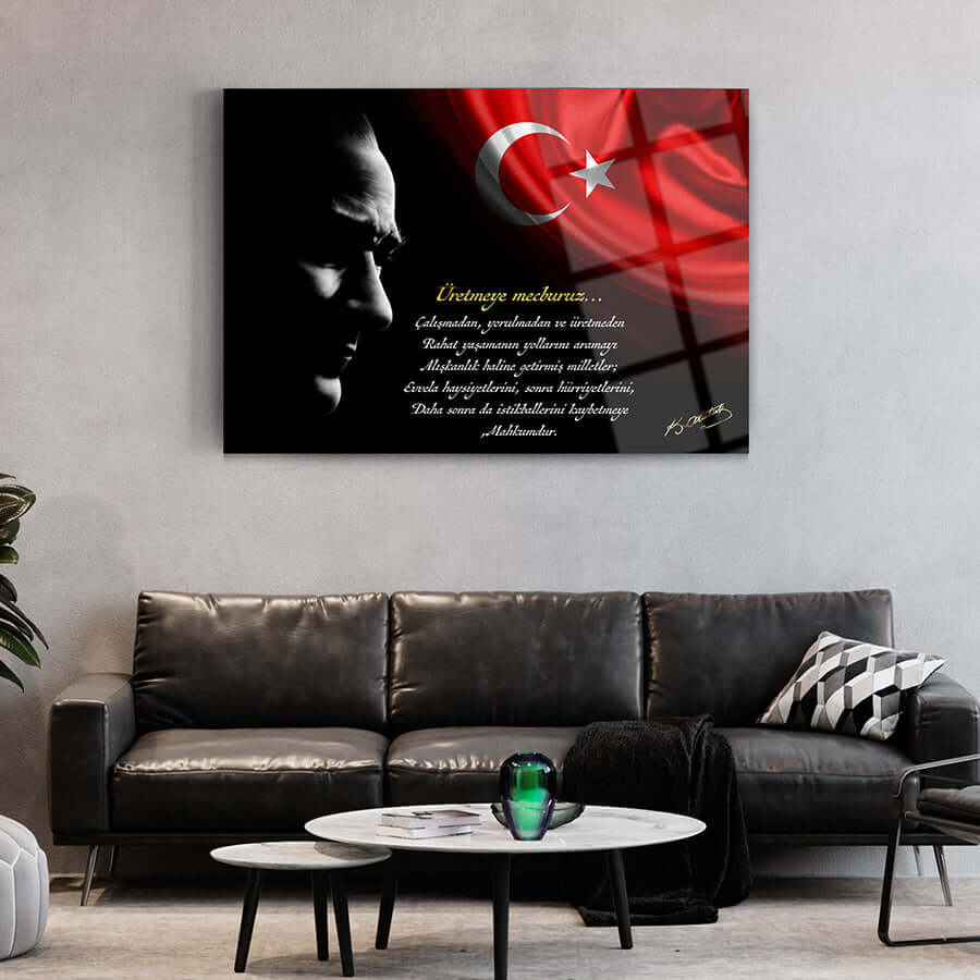 Atatürk 147 Cam Tablo featuring a stylized portrait and Turkish flag, perfect for modern home decor.