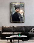Atatürk Yapay Zeka 19 Cam Tablo, modern dekor ile şık bir şekilde duvarda sergilenen sanat eseri.