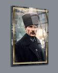 Atatürk Yapay Zeka 19 cm cam tablo, yüksek kaliteli temperlenmiş camdan yapılmış, UV baskı ile özel tasarlanmıştır.