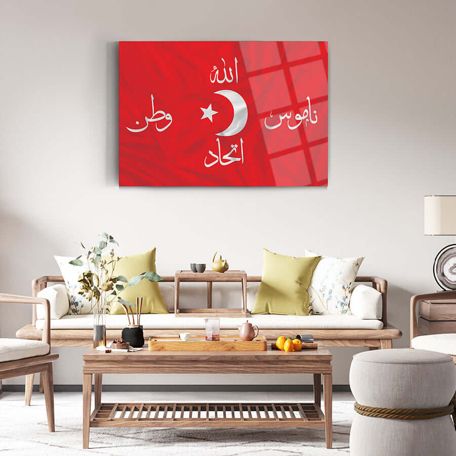 İttihat ve Terakki Bayrağı cam tablo, kırmızı arka planda özel tasarım ve UV baskı ile dekore edilmiş.