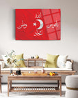 İttihat ve Terakki Bayrağı cam tablo, kırmızı arka planda özel tasarım ve UV baskı ile dekore edilmiş.