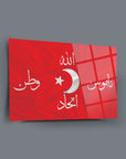 İttihat ve Terakki Bayrağı Cam Tablo, kırmızı arka plan üzerinde Osmanlıca yazılar ve ay yıldız tasarımı.