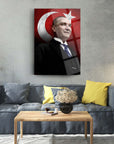 Atatürk 162 cam tablo, şık tasarım ve yüksek kaliteli UV baskıyla duvarda, modern oturma odası konsepti.