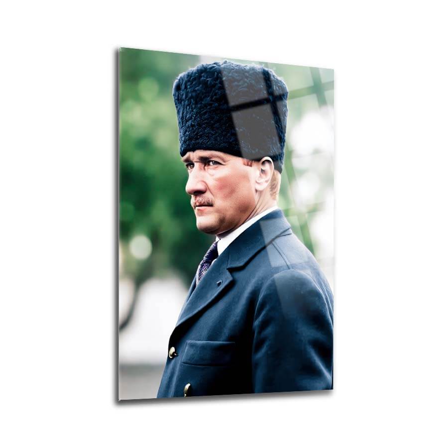 Atatürk 237 Cam Tablo with high-quality glass and unique UV printing, showcasing a portrait in elegant detail.