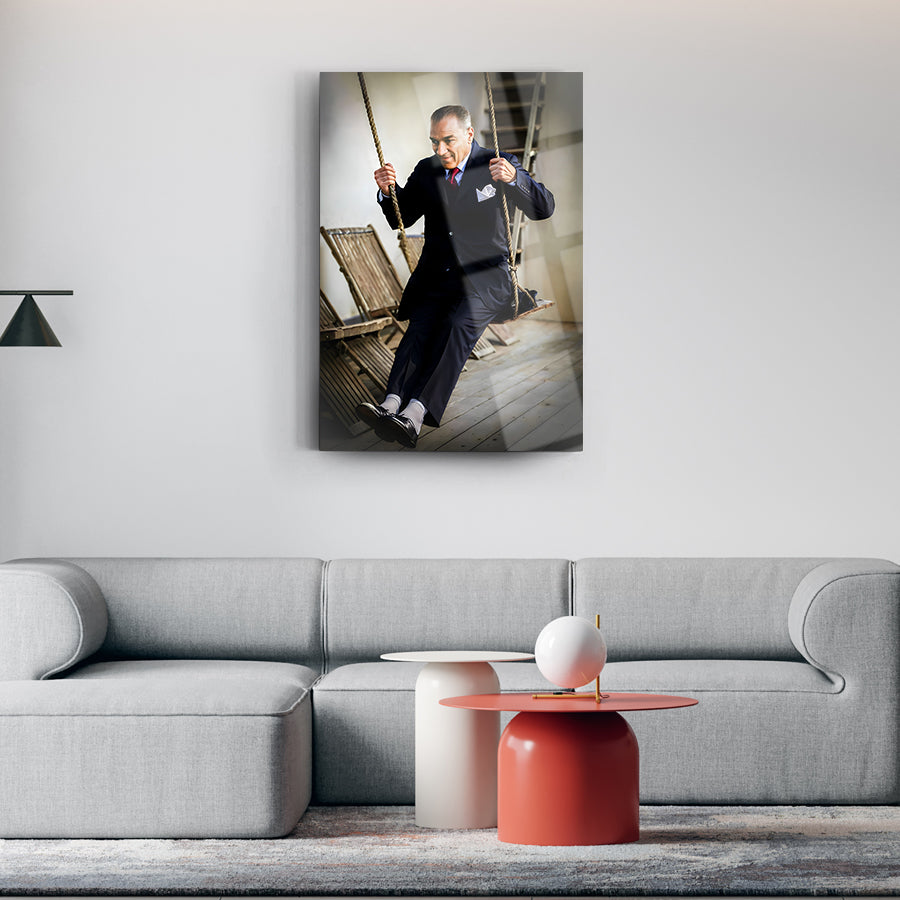 Atatürk 248 Cam Tablo showcasing a stylish design in a modern living room setting.