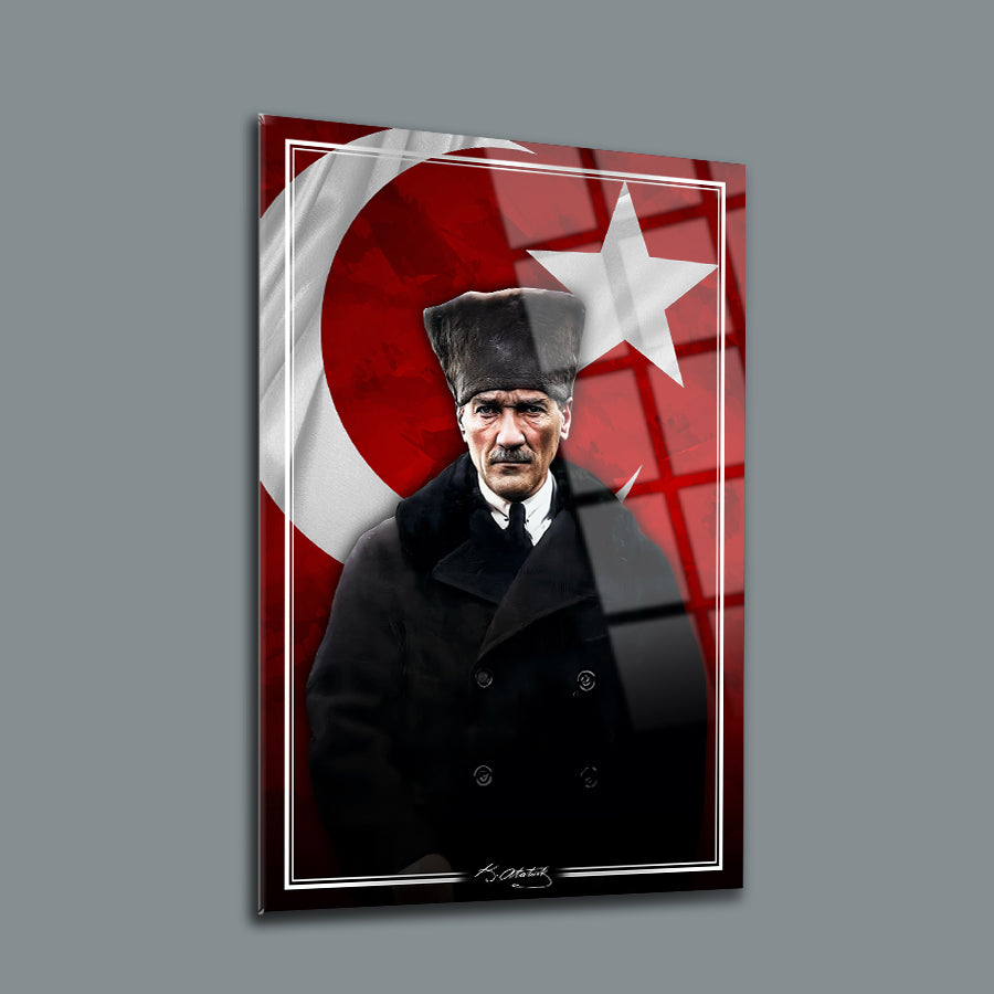 Atatürk 252 Cam Tablo: Temperli yüksek kaliteli cam tabela, Türk bayrağı arka planıyla özel tasarım.