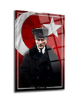 Atatürk 252 Cam Tablo, UV baskılı, yüksek kaliteli temper cam, Türkiye bayrağı arka planda.