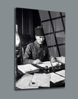 Atatürk Çalışma Masası Belgeler Siyah Beyaz Cam Tablo | SRD Concept