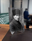 Atatürk Siyah Beyaz Mavi Gözlü Portre Cam Tablo | SRD Concept