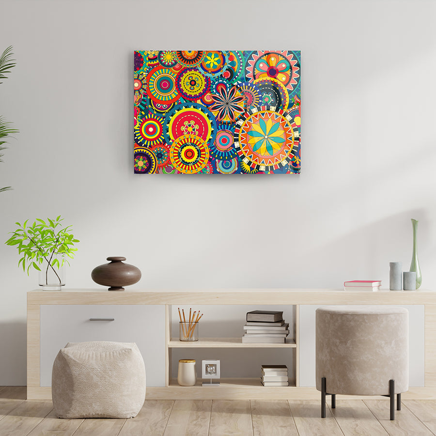 Vibrant Afrika Desenleri Cam Tablo displayed in a modern living room setting, featuring colorful patterns and designs.
