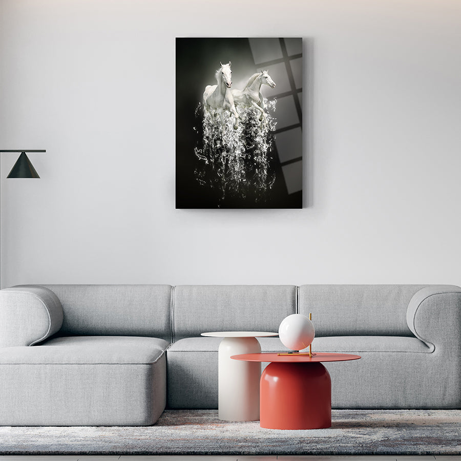 Kristal Atlar Cam Tablo: şık iç mekan dekorasyonu için zarif at ve su temalı sanat eseri.