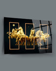 Altın atların sanatsal cam tablosu, modern iç mekanlara şıklık katan özel UV baskı ile tasarlandı.