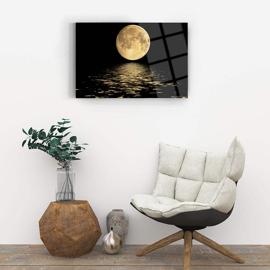 Okyanusta Dolunay Cam Tablo, modern dekorasyon için şık bir tasarım, sıcak bir atmosfer yaratır.