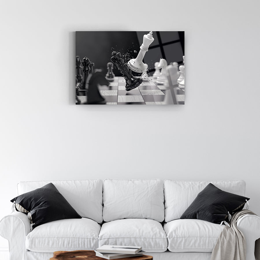 Şah Mat Cam Tablo, siyah beyaz satranç teması, modern dekorasyon için şık tasarım.