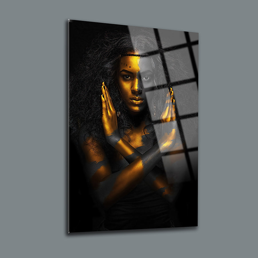 Siyahi Kadın 1 Cam Tablo: sanatsal UV baskılı, yüksek kaliteli temper cam, modern dekorasyon için.