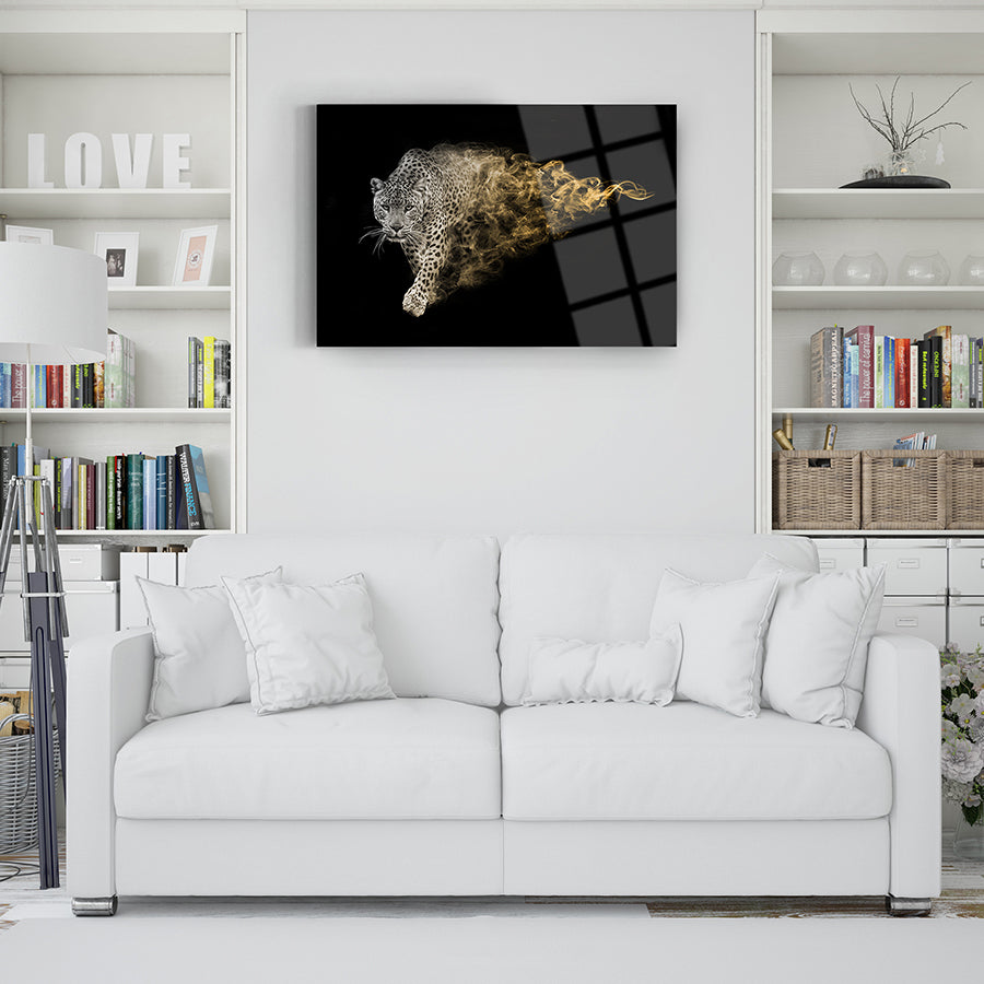 Duman Leoparı cam tablo, modern dekorasyon için zarif ve özgün tasarım, şık beyaz oturma odası ortamında sergilenen.