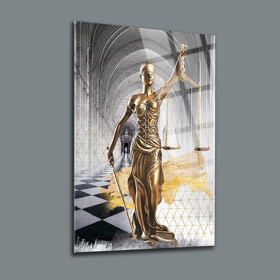 Themis Heykeli 2 Cam Tablo, modern tasarım, altın renkli Themis heykeli, şık iç mekan dekorasyonu.