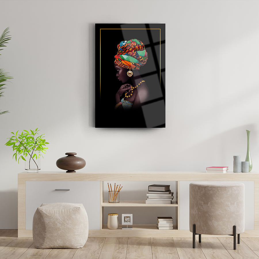 Siyahi Kadın 3 Cam Tablo, modern iç mekan dekorasyonu için şık ve renkli sanat eseri.